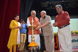 आत्मनिर्भर भारत किसी भी स्तर पर वैश्वीकरण का विरोधी नहीं होगा: श्री हृदय नारायण दीक्षित