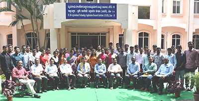 Group-photo-of-DAMU-participants-s