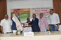 ICAR-NAARM celebrates Kisan Diwas - 2021 01.jpg