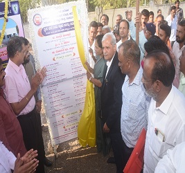 Sushri-Shobha-Karandlaje-laid-foundation-stone-Farmers-Hostel-02