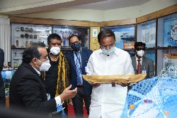 Shri M. Venkaiah Naidu visits ICAR-CIFT, Vizag Research Centre