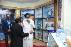 Shri M. Venkaiah Naidu visits ICAR-CIFT, Vizag Research Centre