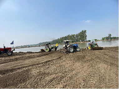 Silted Lands, United Hands: Farmers Unite to Rebuild Flood-Affected Agriculture in Punjab